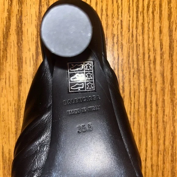 Balenciaga Drapy‎ Leather Mules - Picture 6 of 8